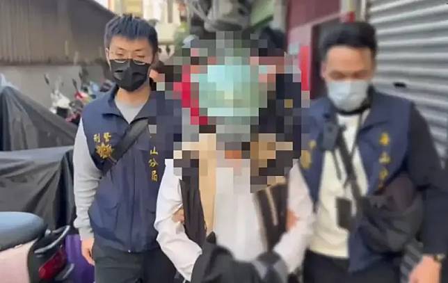 新北市板橋區27日驚傳疑似殘忍虐殺7貓案件，轄區海山警方持拘票上門逮捕涉案的謝姓男子。（圖／警方提供）