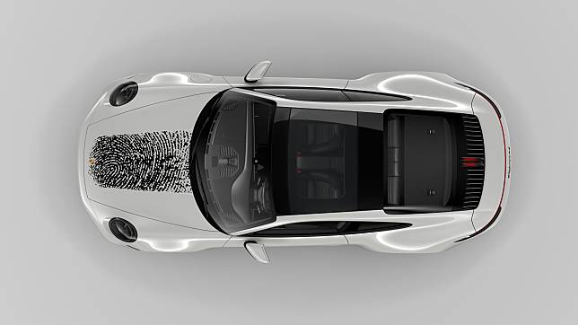 Porsche 推出全新塗層技術，讓你買 911 也可以壓手印！