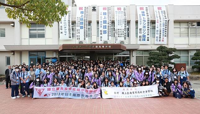 家齊高中師生赴日進行教育旅行，受到日本高校的熱情歡迎。（家齊高中提供）