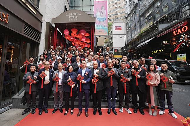 出席活動的主要嘉賓左起：贏商tech總裁、中國百貨商業協會副會長、中國商聯商委會主任周艷斌先生、領展集團董事總經理霍業生先生、全聯房地產商會商業地產工作委員會會長王永平先生、香港投資推廣署署長劉凱旋女士、魅KTV創始人、董事長吳海先生、蘭桂坊集團主席盛智文博士、K11集團中央租務部副總裁沈鈞文先生、紅杉中國商業賦能董事總經理張健先生、信德集團商業地產負責人黃肇鏗先生