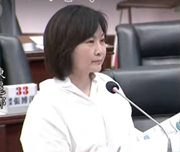 高雄市議員陳麗娜質詢指出，高雄C級巷弄長照站今年只建置十七處，遠低於過去每年一百處的速度，市府應多利用閒置空間，加快建置。（記者吳文欽翻攝）