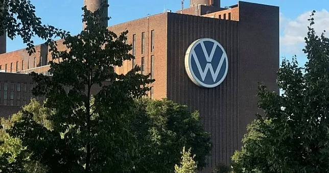 美國通用德國福斯掀裁員潮　外媒：電動車轉型＋產能過剩衝擊銷量