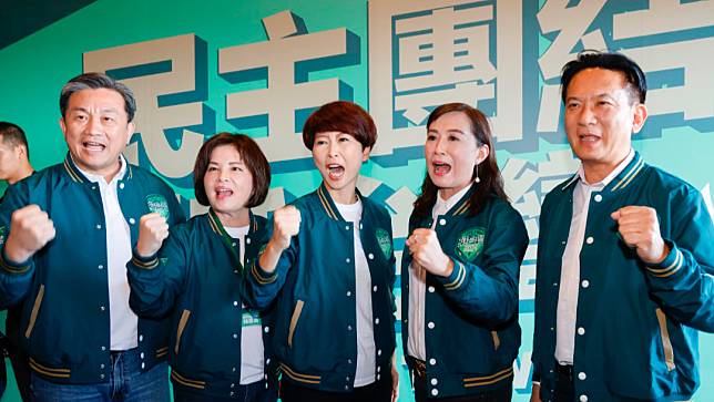 民進黨下一屆台南市長人選，外界點名立委王定宇（左一），陳亭妃（中）、林俊憲（右一）有機會角逐。資料照片，廖瑞祥攝