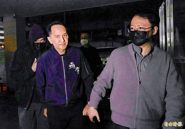 愛爾麗總裁常如山(中)、特助張元齡(右)、針孔業者謝金亨(左)。