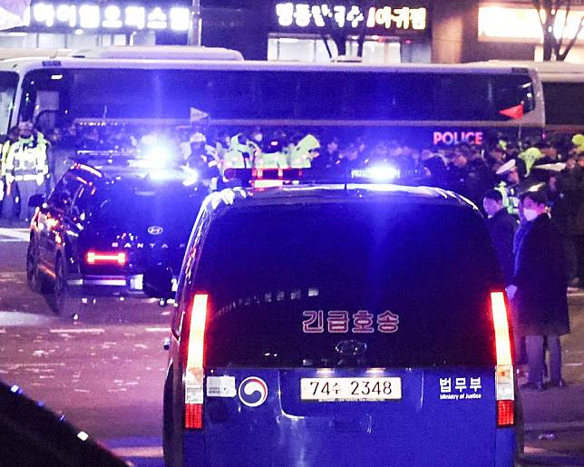 A motorcade carrying impeached South Korean President Yoon Suk-Yeol is pictured after Yoon attended a hearing at the Seoul Western District Court in Seoul, South Korea, Jan. 18, 2025. (Xinhua/Jun Hyosang)