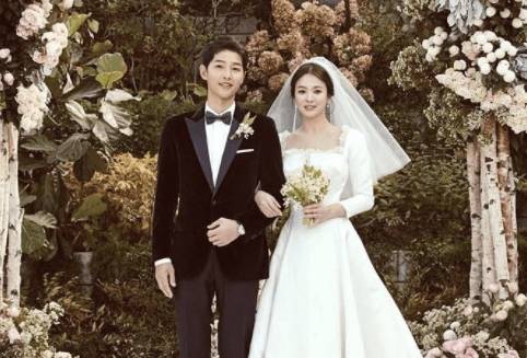 宋仲基與宋慧喬於2017年10月結婚。網圖