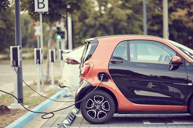 賣場裝電動車充電樁有好處嗎？沃爾瑪正在把附加服務變「賺錢生意」