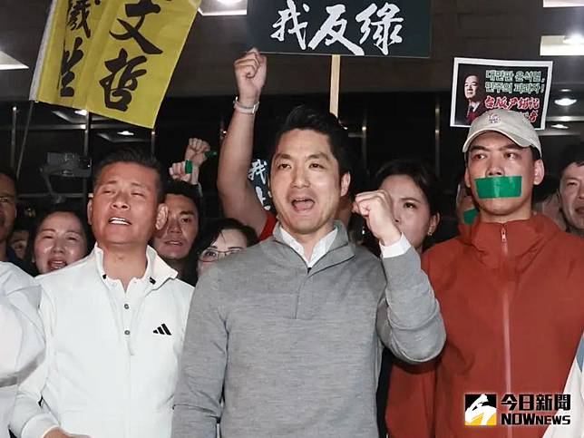台北市長蔣萬安17日晚間到北檢前聲援抗議行動。（圖／NOWnews記者攝影）