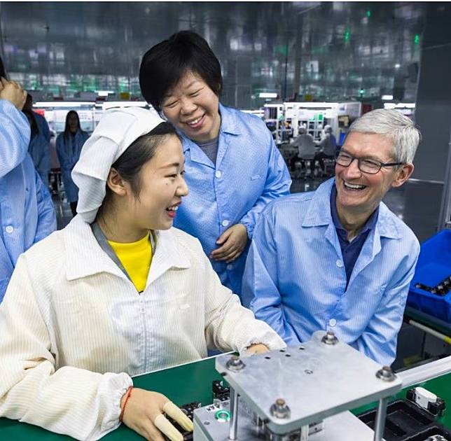 有「女版郭台銘」之稱的王來春（中）取得美國晶片大廠Qorvo在中國2座封測廠，翻攝日經新聞，圖片來源：蘋果
