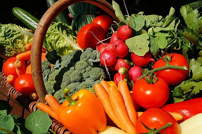 購買自助餐或是便當時，常常會不小心吃到被隱藏在蔬菜類中的「假蔬菜」。（示意圖／photoAC）