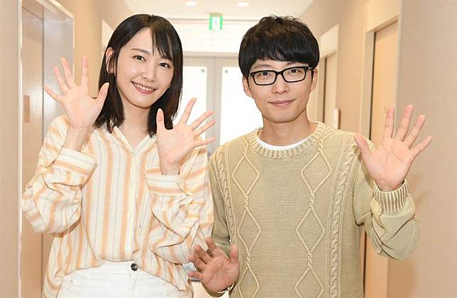 新垣結衣宣布閃嫁星野源。(取自月薪嬌妻官方推特)