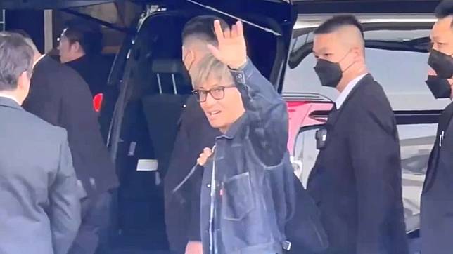 木村拓哉離台依然寵粉！三天私服都穿這套牛仔套裝！不換衣服背後