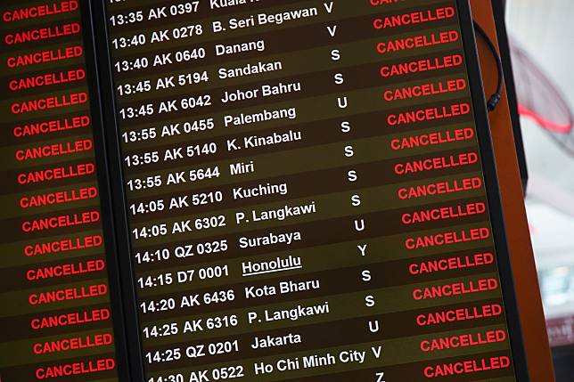 The world’s airlines, battered by the Covid-19 pandemic, are expected to burn through a combined US$61 billion in the next three months. Photo: EPA-EFE