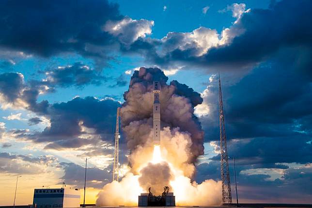 The Lijian-1 Y4 commercial carrier rocket carrying five satellites blasts off from the Jiuquan Satellite Launch Center in northwest China, Sept. 25, 2024. The rocket blasted off at 7:33 a.m. (Beijing Time) from the Jiuquan Satellite Launch Center in northwest China and sent a group of satellites, including the Jilin-1 SAR01A satellite and Yunyao-1 21-22 satellites, into their planned orbits. (Photo by Wang Jiangbo/Xinhua)