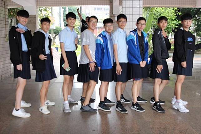 板橋高中今年五月舉辦「男裙週」活動，引起廣大迴響。(取自板中學生會臉書)