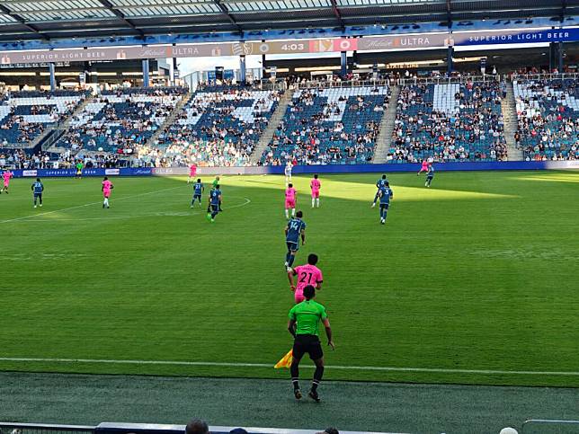 美國足球公開賽，Sporting KC）藍）主場作戰