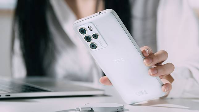 HTC U23 pro 手機 。HTC提供