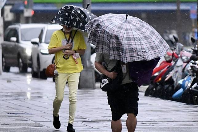 天兔威力雖減弱，各地仍須慎防局部雨勢。（資料照片／張哲偉攝）