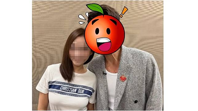 網友曝光許志安近期與粉絲合影，驚呼其「老了30歲」。翻攝自臉書社團「爆廢1公社」