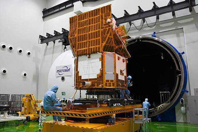 Researchers conduct an experiment for a satellite named Einstein Probe at the Innovation Academy for Microsatellites of the Chinese Academy of Sciences (CAS) in Shanghai, east China, July 20, 2023. (Innovation Academy for Microsatellites of CAS/Handout via Xinhua)