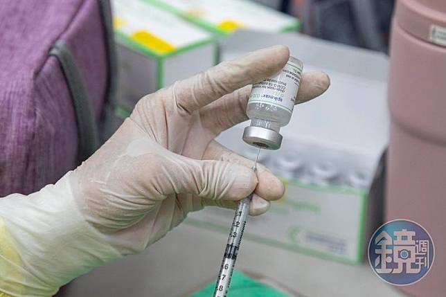 中央日前開放18-49歲民眾接種莫德納次世代雙價疫苗追加劑，北市今上午9時起也開放最新一波疫苗預約。