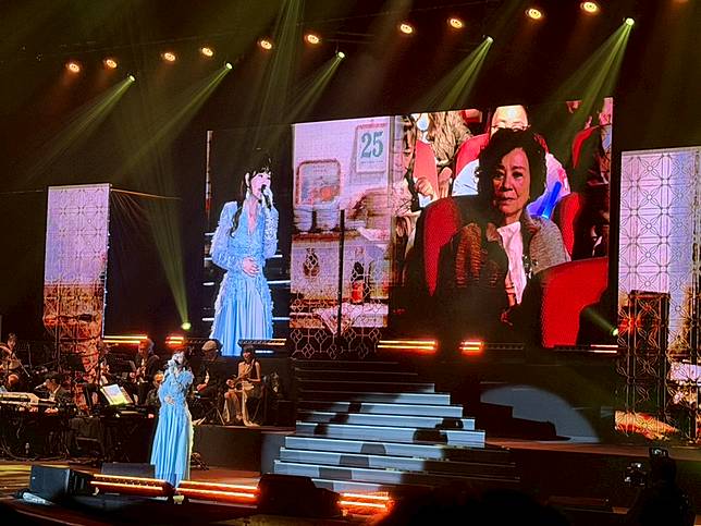 龍媽媽在台下看著女兒演出，滿是感動。（圖／讀者提供）