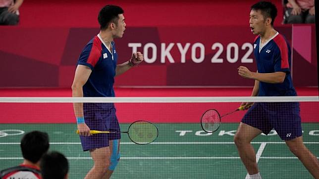 台灣羽球黃金男雙「麟洋配」王齊麟、李洋挺進金牌戰，確定會帶回我國首面奧運羽球獎牌。（圖／美聯社）