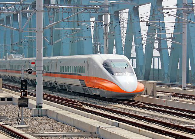 台灣高鐵公司表示，將加開14班大學生返校5折列車，1/4開放購票。   圖：翻攝自台灣高鐵臉書