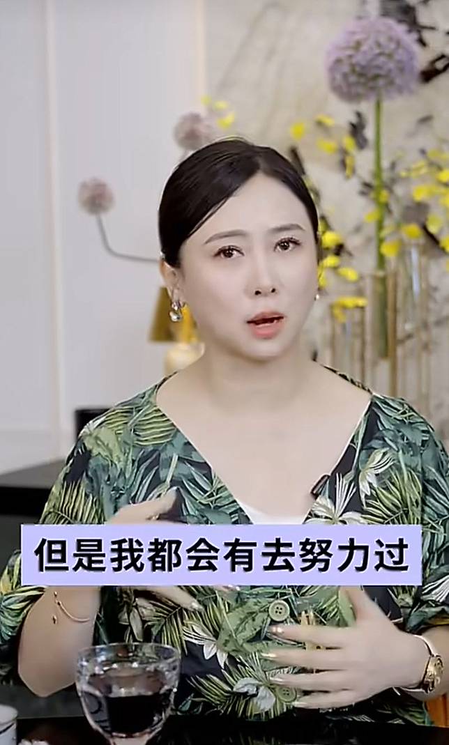 翁虹在節目中首度談到首段婚姻結束時心情。左翻攝翁虹微博、右翻攝現代快報微博