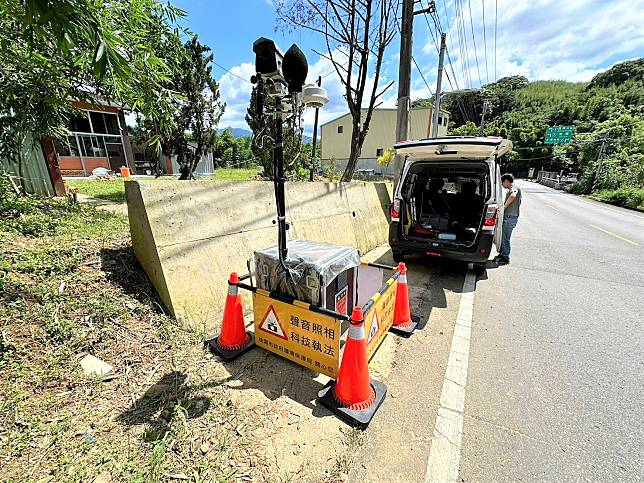 環保局與警察局持續針對平日、假日跑山熱門路段安排巡查通報勤務，並聯合執行稽查攔檢作業圖：環保局提供