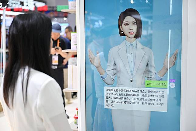 A virtual human based on artificial intelligence (AI) technology answers a question of a visitor at the fourth China International Consumer Products Expo (CICPE) in Haikou, capital city of south China's Hainan Province, April 15, 2024. (Xinhua/Guo Cheng)