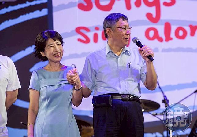 柯妻陳佩琪（左）親上火線，說明舊厝買賣來龍去脈。（本刊資料照）