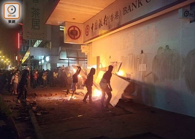 中銀分店多次被示威者破壞。
