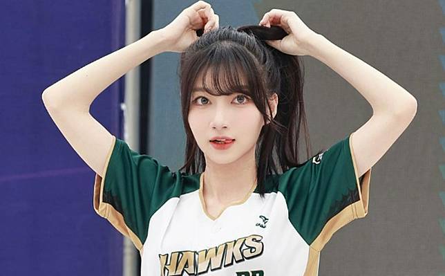 台鋼雄鷹《WING STARS》成員一粒，跳葉保弟應援曲爆紅。（圖／ilixoxov IG）
