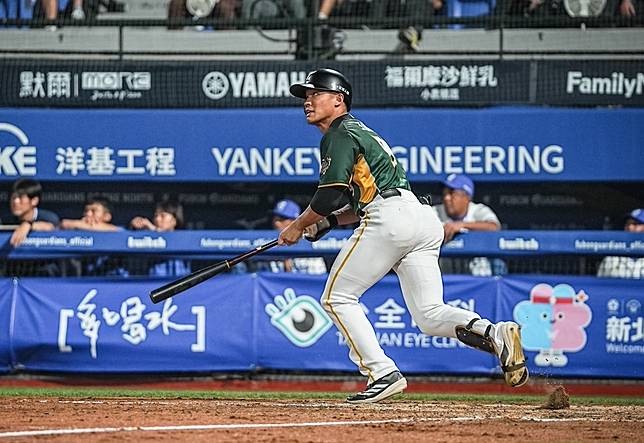 王柏融9局上致勝二壘打　送給洪總64歲生日大禮