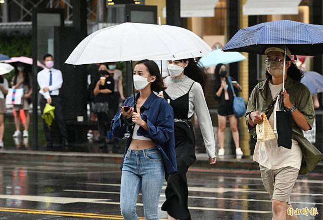 今明兩天「滯留鋒」南北徘徊，各地仍偶有局部短暫陣雨或雷雨。(資料照)