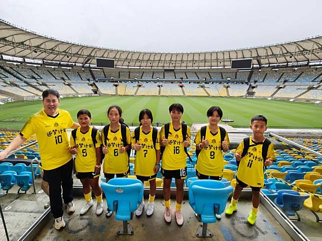 A youth football team from Rongjiang County, southwest China's Guizhou Province poses for photos at the Maracana Stadium in Rio de Janeiro, Brazil. (Handout via Xinhua)