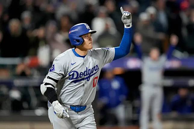 ▲MLB美國職棒國聯冠軍戰G3，道奇此戰靠著Enrique Hernández、日籍球星大谷翔平輪番開轟，終場道奇就以7：0完封擊敗大都會，系列賽率先取得2：1領先。（圖／美聯社／達志影像）