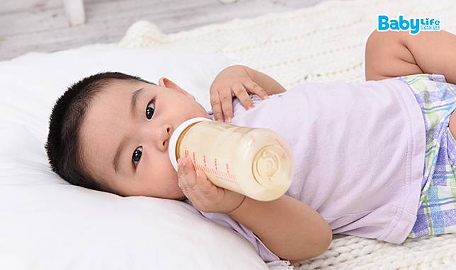 母乳／配方奶／副食品　6階段寶寶月齡VS「飲」「食」比例