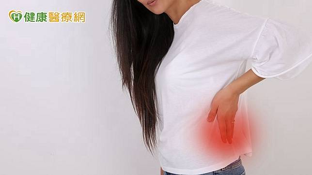 日常生活中除了應維持每日至少 2000 c.c.的水份取量，還要養成不憋尿、低鈉飲食的健康生活作息。