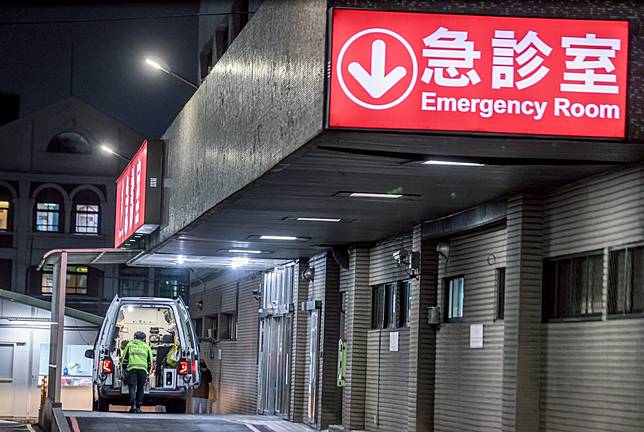 台灣急診醫學會公共事務委員田知學說，今年急診醫師離職潮恐逾百人，這不只是人力流動的數字對比，而是整個醫療體系正在失血的警訊，愈來愈多專科正面臨醫師斷崖式流失問題。本報系資料照片