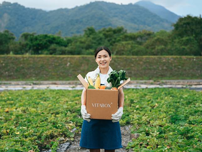 許多人由於生活忙碌導致飲食不規律或因特定身體需求，在日常飲食可能無法獲得足夠的營養素，此時保健食品便成為有效且快速補充的選項。（圖片來源：VITABOX提供）