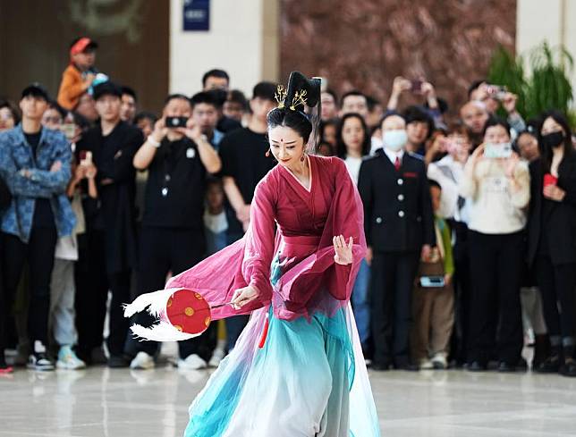 People watch a flash mob performance at the Liaoning Museum in Shenyang, northeast China's Liaoning Province, May 4, 2024. (Xinhua/Li Gang)