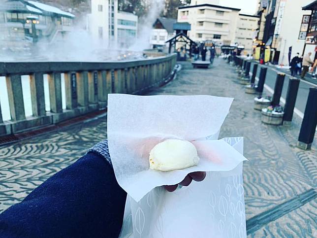 
<p>乍看之下平凡，本家ちちや的溫泉饅頭內餡兒可厲害了。（圖片提供：<a href=