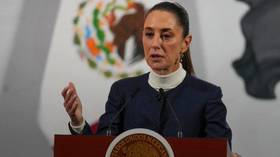 墨西哥總統克勞蒂亞·辛鮑姆（Claudia Sheinbaum）嚴詞拒絕在國土上進行任何美方軍事行動，表示：「對美國而言，毒品不能從墨西哥流出；對我們而言，武器不能從美國流入，這是我們雙方應該共同遵守的原則。」 圖:翻攝自X帳號@nexta_tv