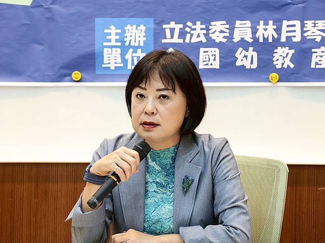 綠委林月琴擔任兩個民間團體的董事和副理事長，被踢爆兩團體都拿下政府超過百萬元標案，被質疑「利益不迴避」。（圖：林月琴臉書）