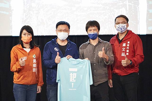 林靖傑(右二)感謝趙天麟(左二)長期支持台灣電影。   圖：趙天麟服務處提供