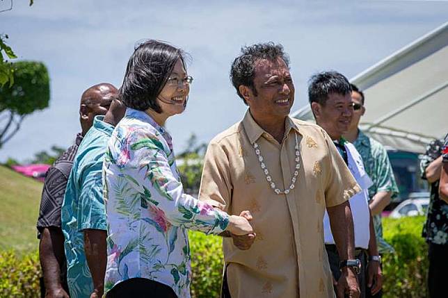 總統蔡英文23日在帛琉受訪表示，中國安排高雄市長韓國瑜拜訪中聯辦，是在製造一國兩制的氛圍。（資料照，總統府提供）
