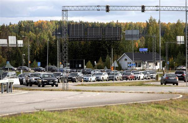 9月22日，大量車潮自俄羅斯湧向芬蘭拉彭蘭塔市的邊境檢查站。路透社