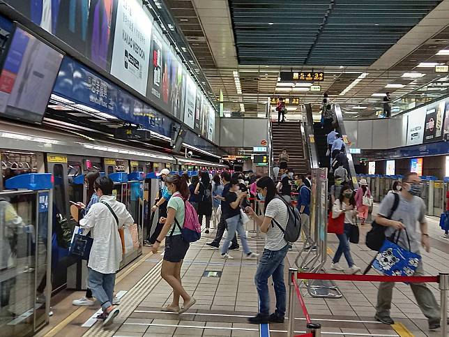 板南線21日發生異常事件，台北捷運公司表示，受影響旅客可辦理退費（資料照）。   圖：台北捷運公司／提供